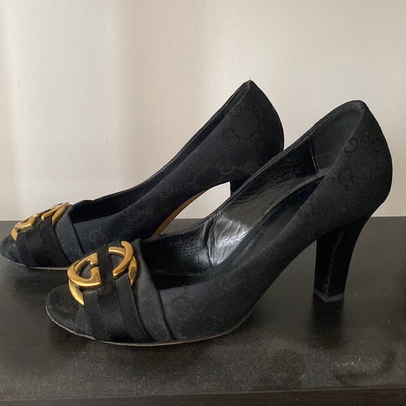 ‼️Authentic Gucci shoes with gold Gucci emblem‼️ - Picture 3 of 5